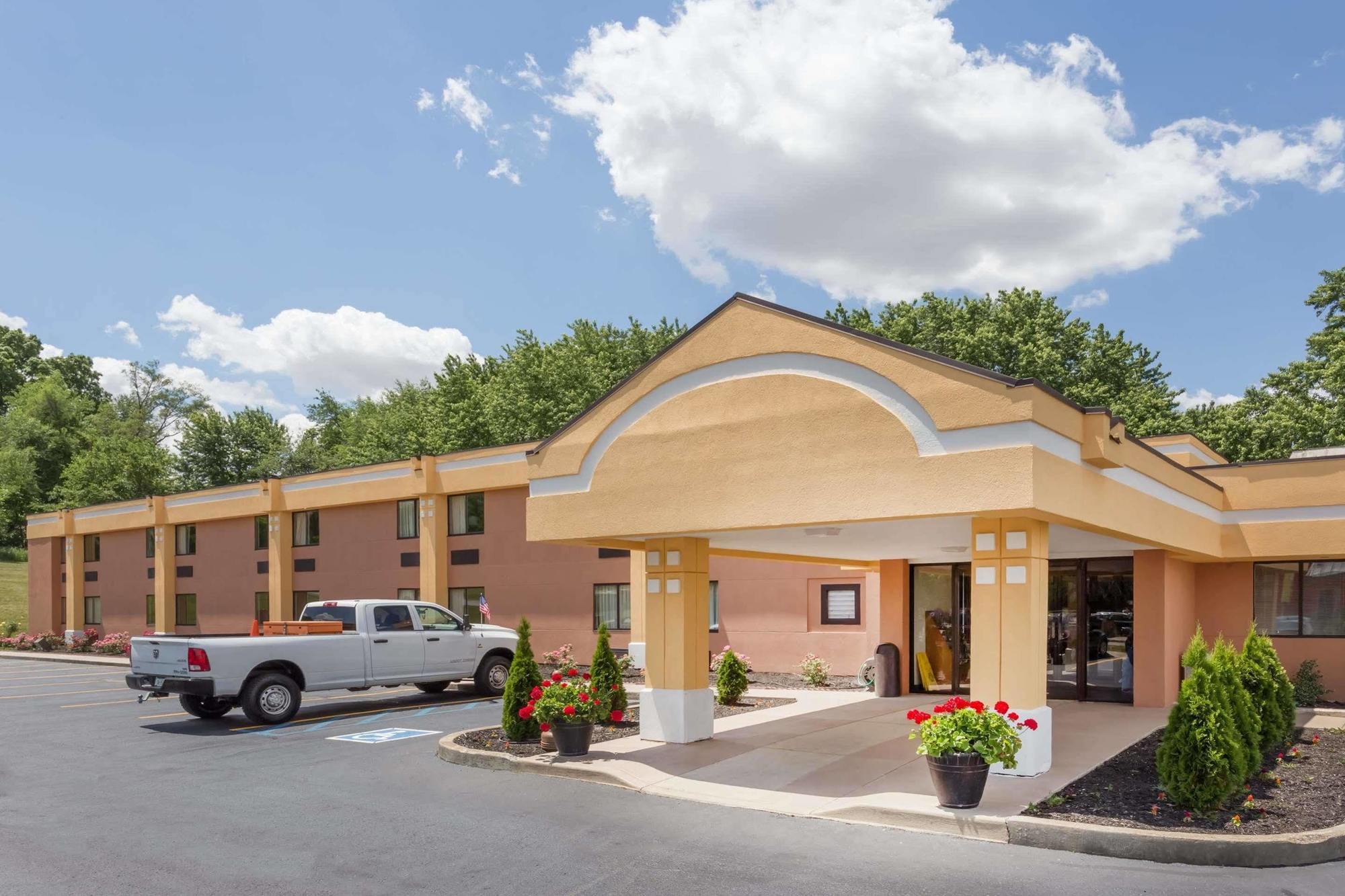 ซูเปอร์ 8 บาย วินด์แฮม โลแกนสปอร์ต Motel Logansport ภายนอก รูปภาพ
